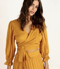 Blusa corta Auguste The Label Frida ocre mostaza talla US 14