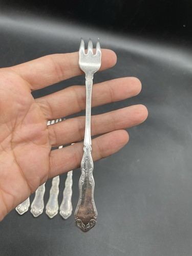 Wm Rogers ALHAMBRA Silverplate Oyster Seafood Forks - 1907 - Set of 5 - Picture 5 of 10