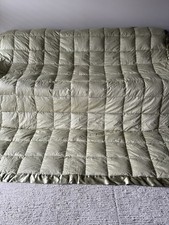 ROYAL VELVET DOWN GREEN COMFORTER SIZE 90in x 90in