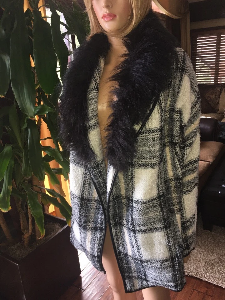 C&C California women's faux fur jacket coat size S NEW - Image 3 of 4