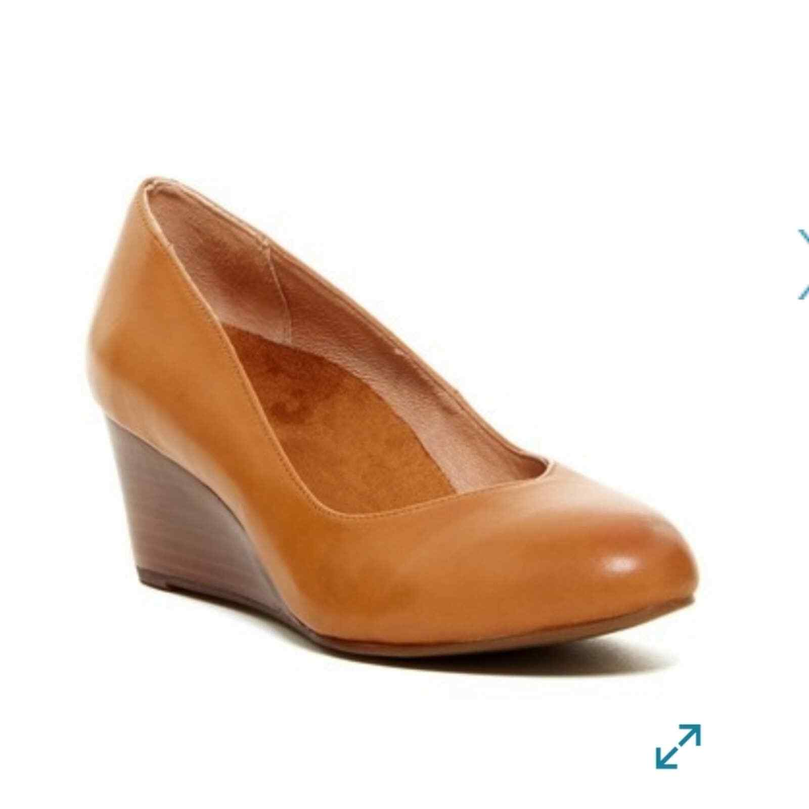 tan wedge pumps
