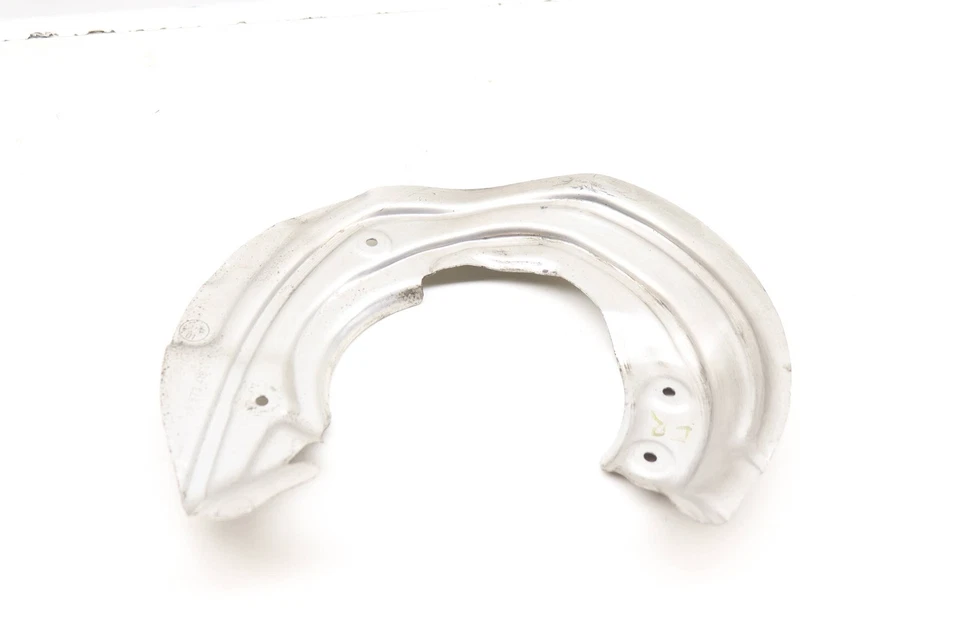 2017-2021 BMW 230I XDRIVE - Front Right Brake DUST / Splash Shield 6873418 - Image 2 of 4