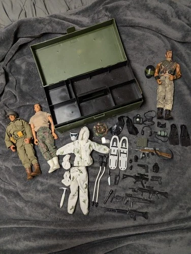 GI Joe 1990s Vintage Figure Lot- Weapons, Accessories & Footlocker