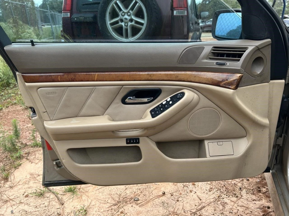 Driver Quarter 玻璃站 Wgn 铬装饰 适合 99-03 宝马 540i 104917455 — 第 2/4 张图片