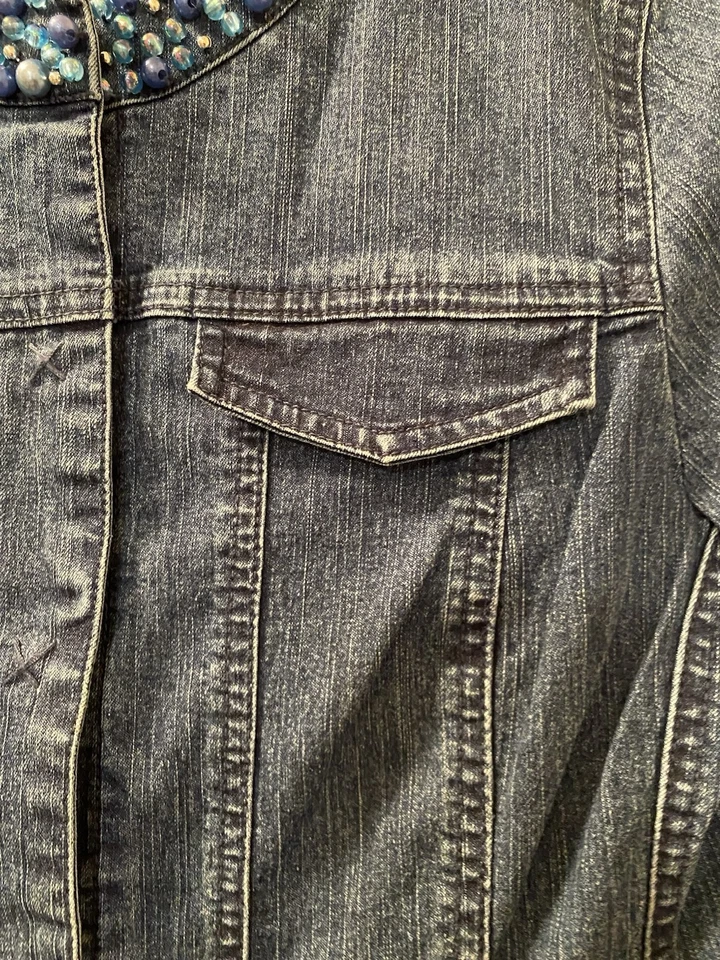 Ladies’ Ruby Rd. Petite Denim Jacket With Beaded Collar And Pockets Size 6P - Image 4 of 4