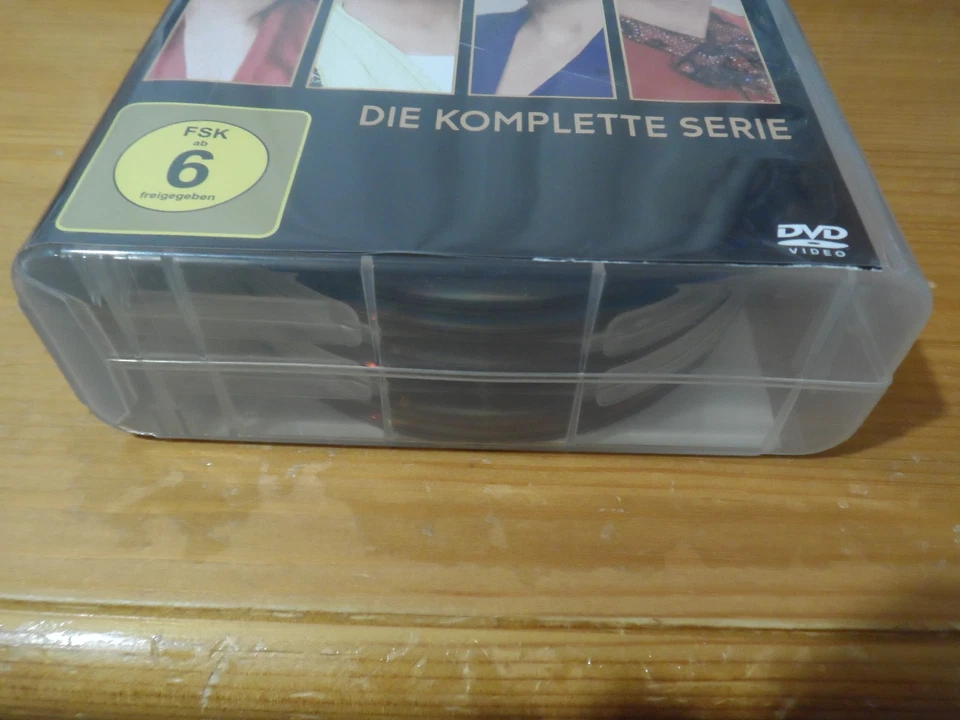 The Golden Girls The Complete Series Season 1-7 DVD German Import English Audio - Image 3 of 4