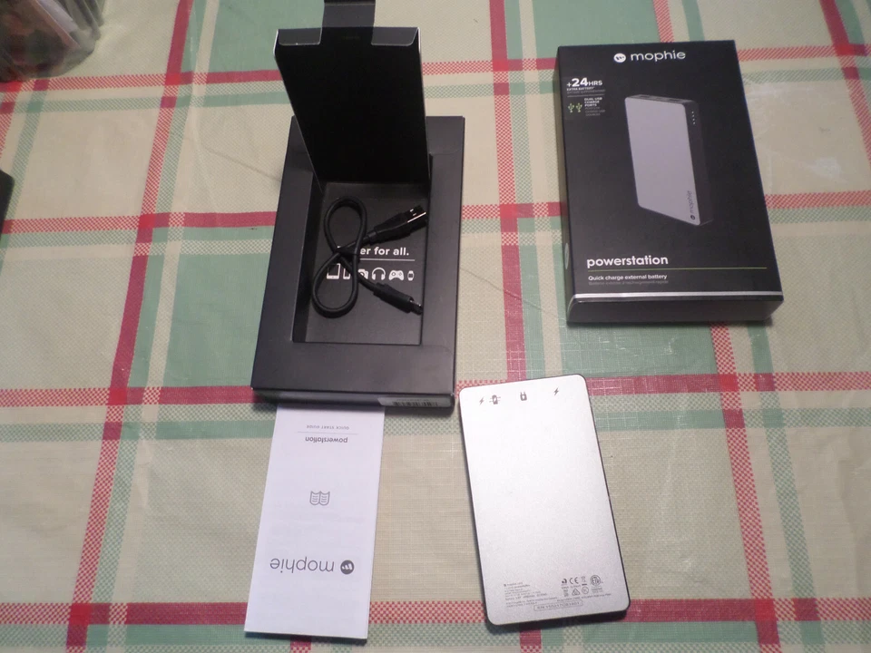 LNUC mophie PowerStation - Universal External Battery - Made  - Image 2 of 4