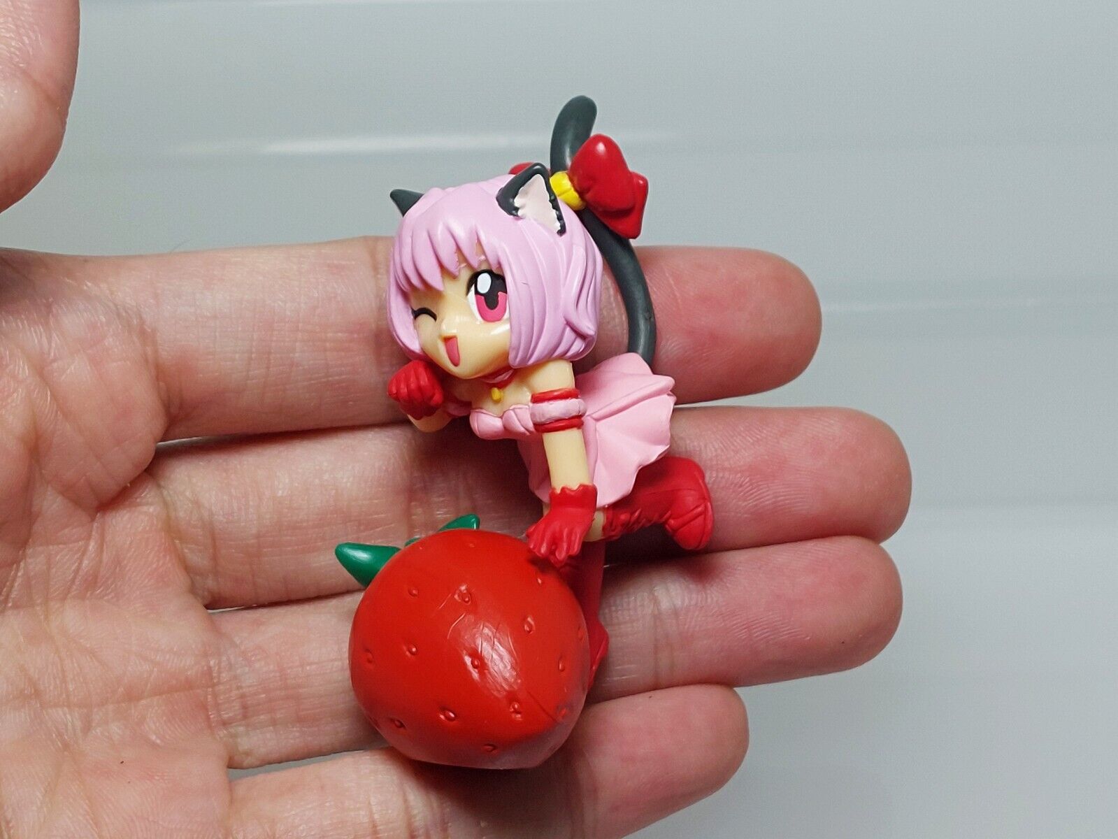 Tokyo Mew Mew Momomiya Anime Figure Badge, Ichigo Zakuro, Mint