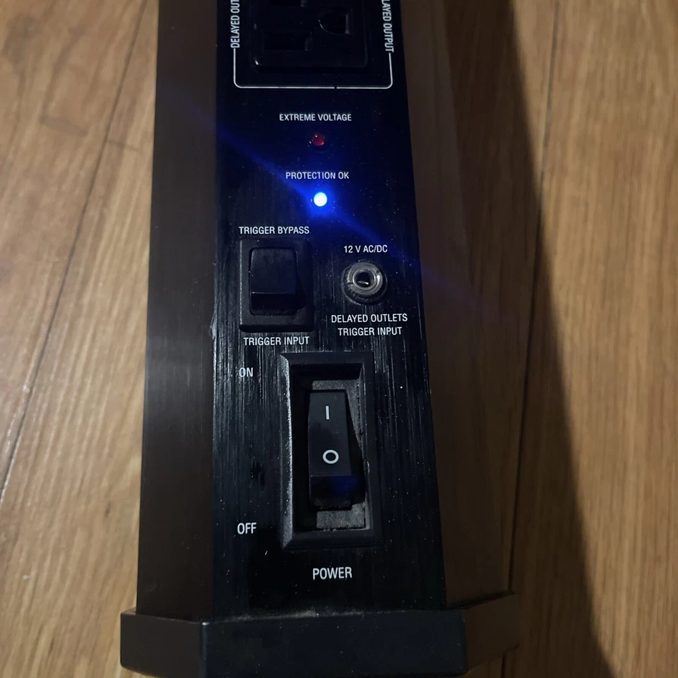 Acondicionador lineal de alimentación de CA con protección multietapa Panamax M10HT-PRO Series Foto 2 de 4