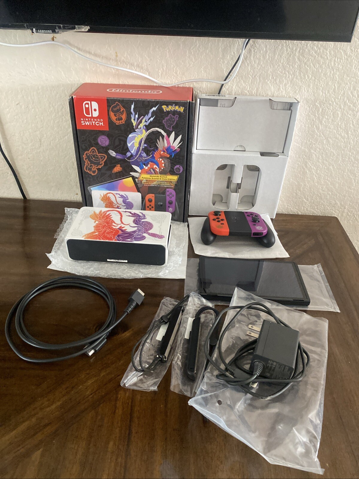 Nintendo Switch (OLED Model) HEG-001 Pokémon Scarlet & Violet Edition CONSOLE