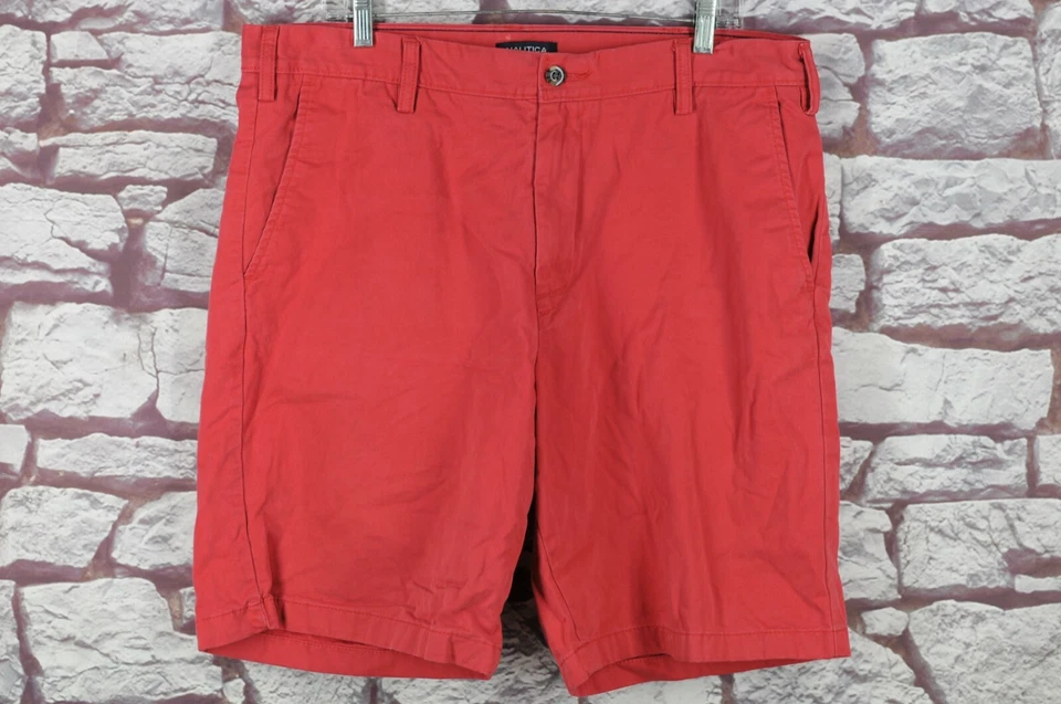 Pantalones cortos informales Nautica para hombre de sarga roja lisa de algodón frente plano 36 Foto 4 de 4