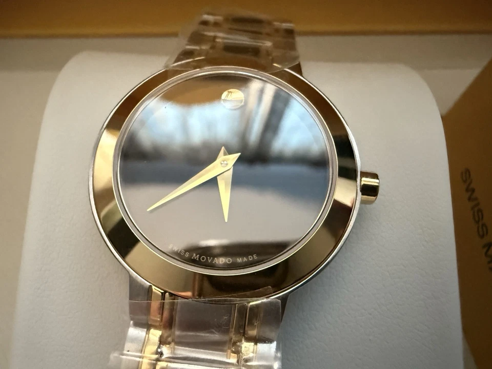 Reloj para mujer Movado Collection esfera negra 2 tonos Foto 3 de 4