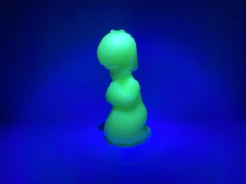 Vtg Fenton Satin Uranium Custard Glass Praying Girl Figurine -- Blacklight Glow
