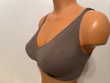 NWT True  Co Triangle Removable Pads Pull Over Wire Free Bra Grey Size Medium