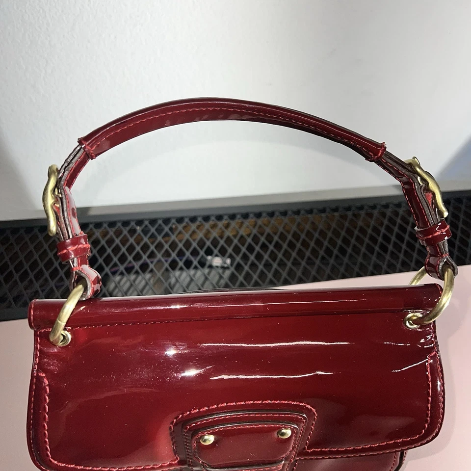 Bolso Bandolera Coach Willis Asa Superior Rojo Carmesí Charol 21244 Foto 4 de 4