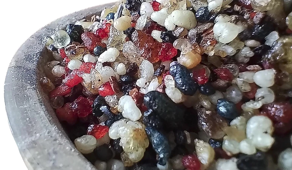 Incenso Pontificale - mix di resine e fiori - varietà di Olibano, Fiori di lavan - Immagine 4 di 4