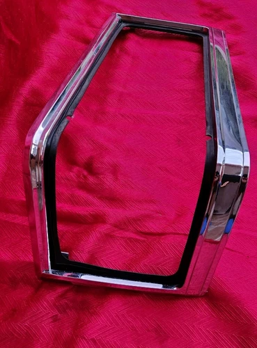1990 91 92 CADILLAC FLEETWOOD BROUGHAM RWD DRIVER SIDE LH HEADLIGHT BEZEL TRIM - Picture 9 of 13