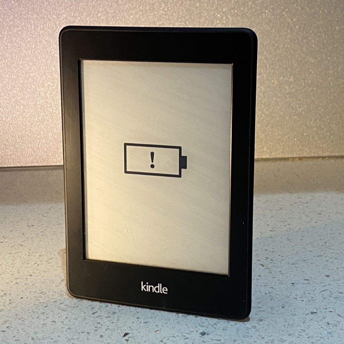 Amazon Kindle Paper white 7th Gen + Genuine Case DP75SDI black 2GB