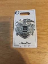 Walt DISNEY World Parks pins security shield badge