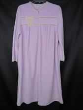 VANITY FAIR LT PURPLE ROUND NECK LONG SLEEVE 3/4 ZIP FRONT ROBE SZ M W398