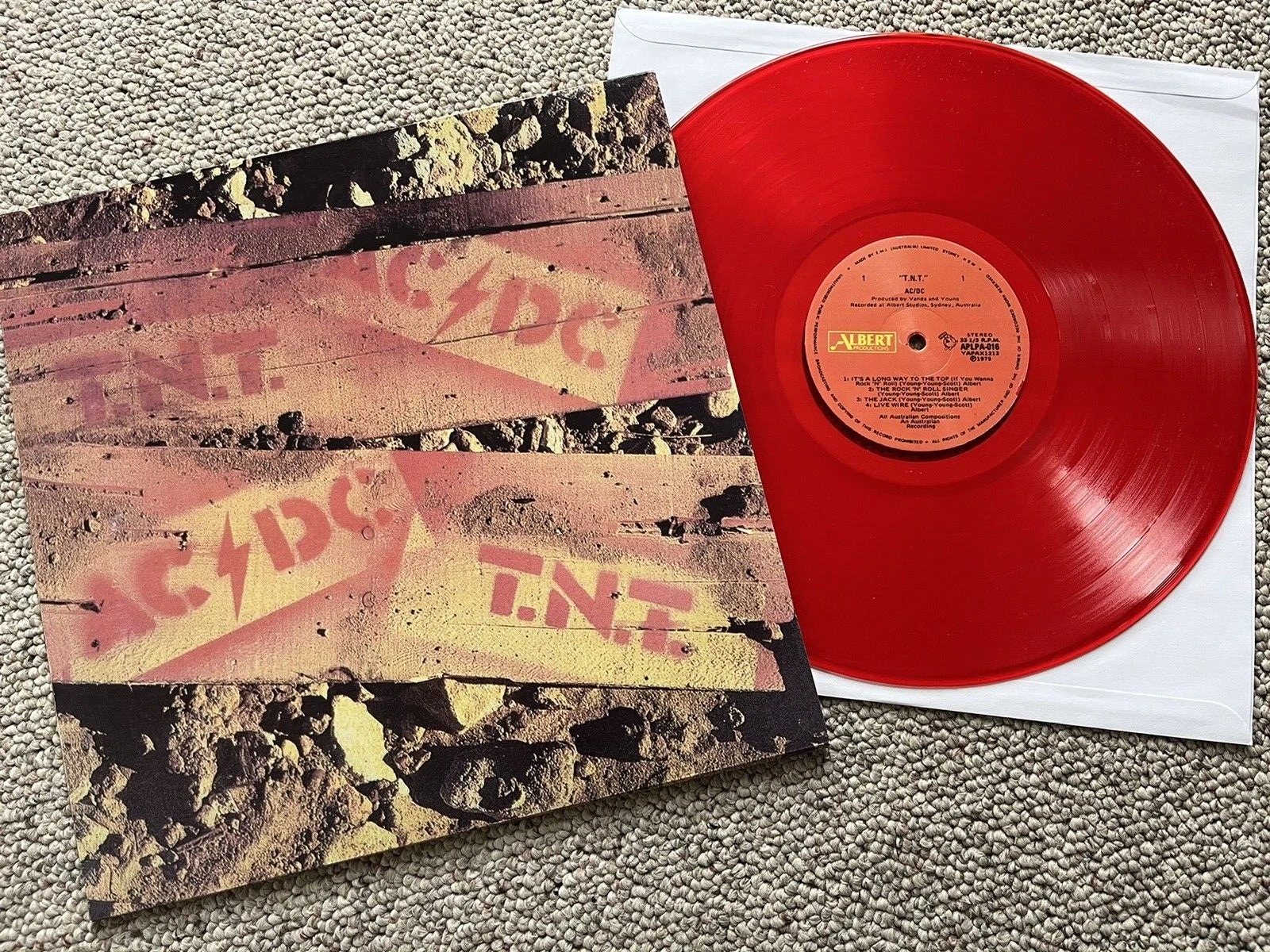AC/DC -T.N.T AUSTRALIA RED COLORED -RARE- ALBERT PRESSING -VINYL- LP-APLPA-016 - 画像1/7