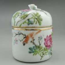 Petite boîte ou pot couvert en porcelaine chinoise chine début XXème siècle