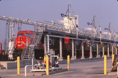 Original Fuji Eisenbahn Dia CN #5630 SD75I Cicero Hof Tankstelle