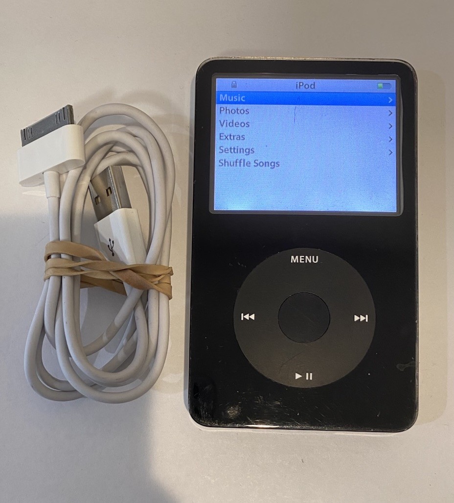 iPod Apple 第5世代 30GB ブラック 動作確認済 初期化済 Apple iPod classic 5th Generation 30GB - Black - with New Battery