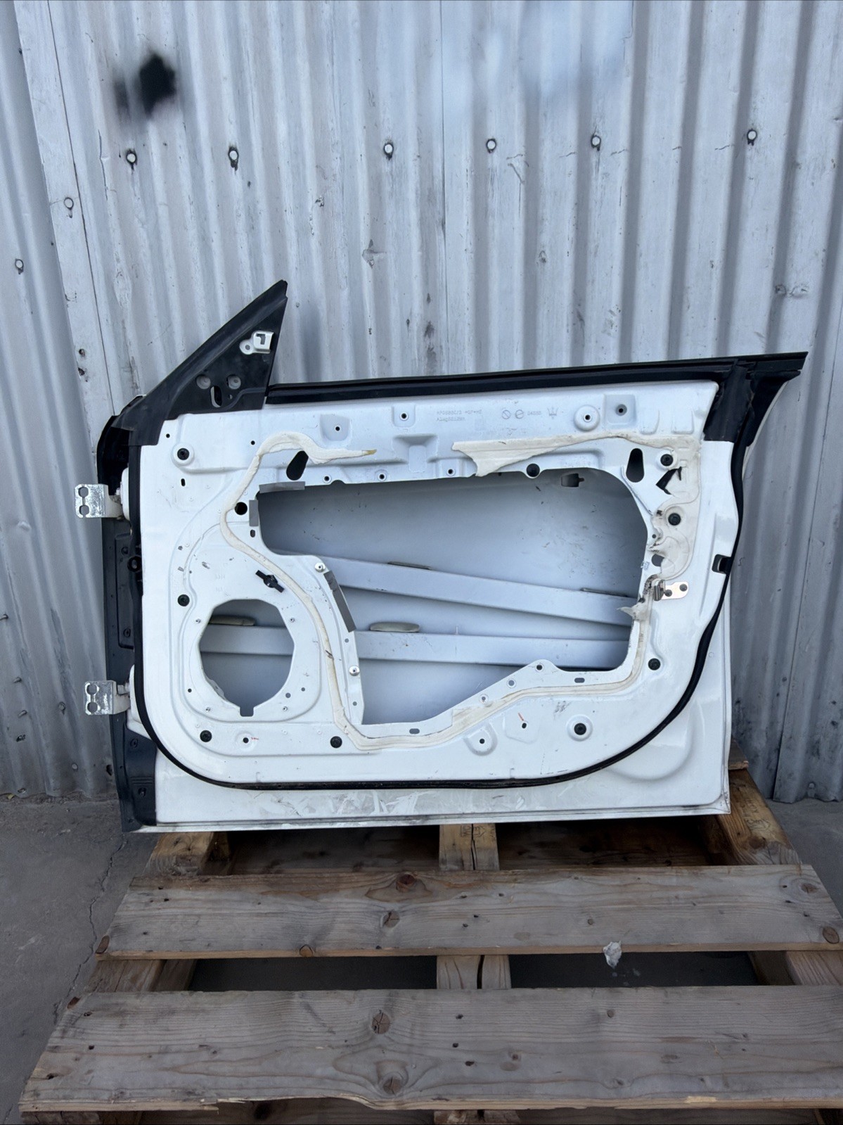 Maserati Quattroporte 2014-2024 Front Right Door framework White P/N 673007995