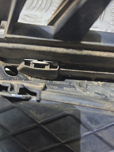 Parrilla de parachoques delantera izquierda Jaguar XF X250 2011-2014 - Imagen 12 de 12