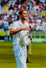 STUART BROAD ENGLAND, AUTOGRAPHED A4 PHOTOGRAPH.