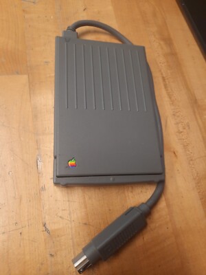 Macintosh HDI-20 External 1.4MB Floppy Disk Drive. UNTESTED SOLD AS IS.
