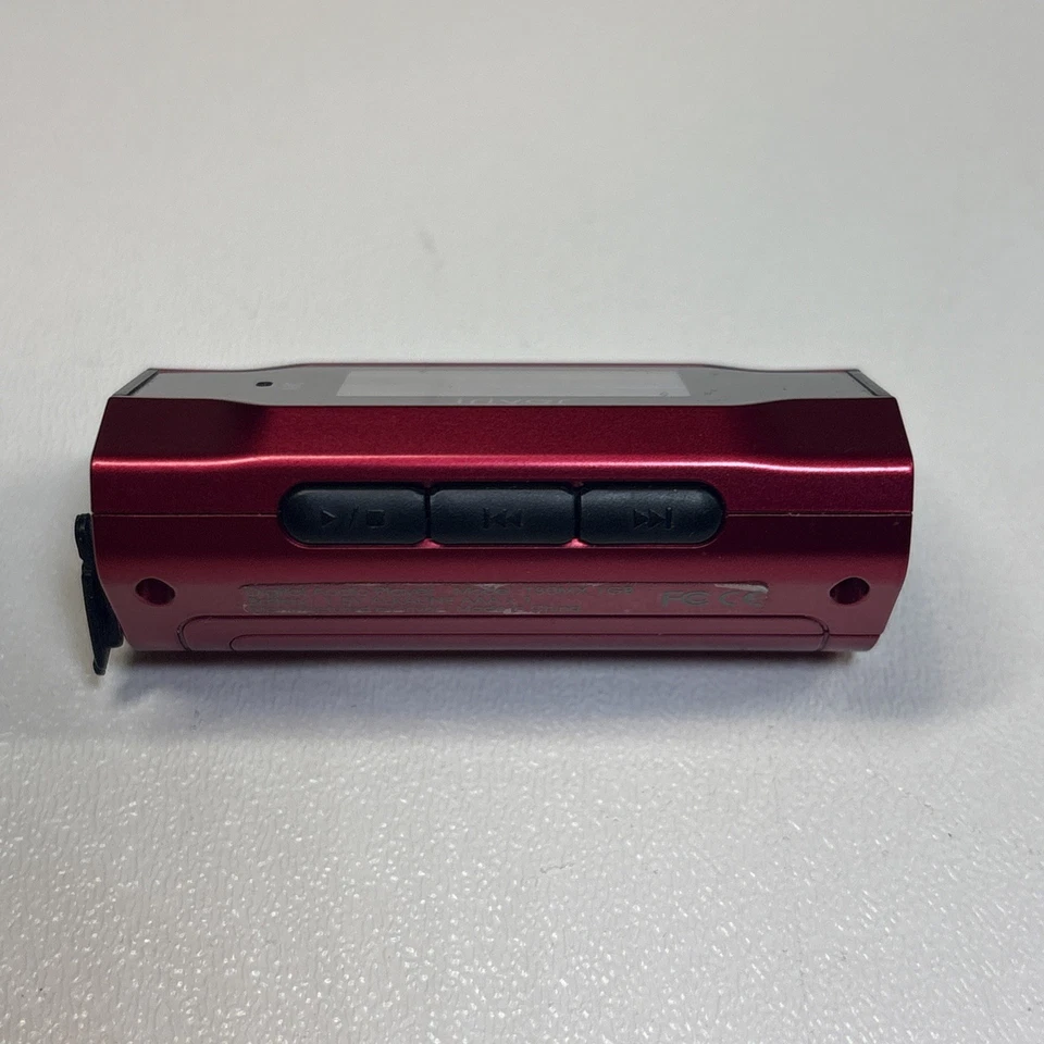 iriver Digital Audio MP3 Player T30MX 1GB Crimson Red - Image 2 of 4