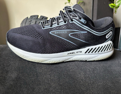 Brooks Ariel GTS 23 women s  Black Gray White Mesh Low Top Lace-Up Sneakers