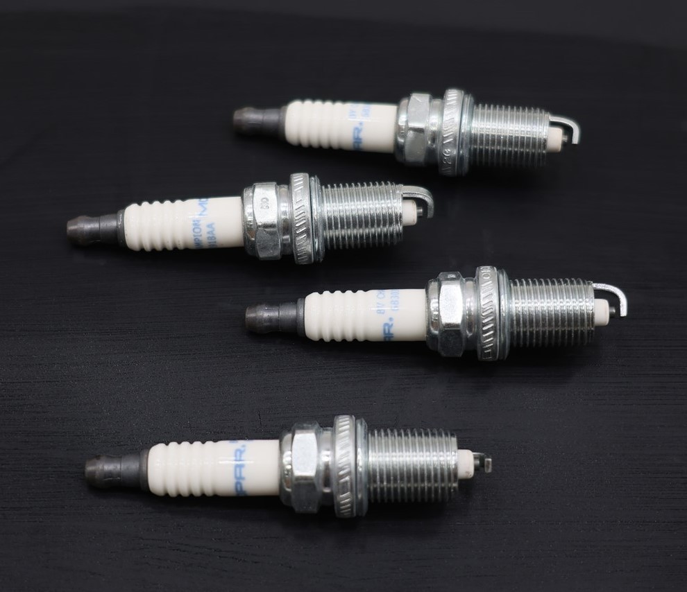 NEW OEM Mopar Spark Plugs Set of 4 68303918AA Grand Cherokee Dakota 4.7L 00-07