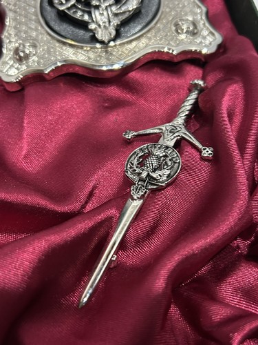 New Scottish Thistle Clan Crest Pewter Gift Set - Sgian Dubh, Kilt Pin, Buckle - Picture 8 of 14