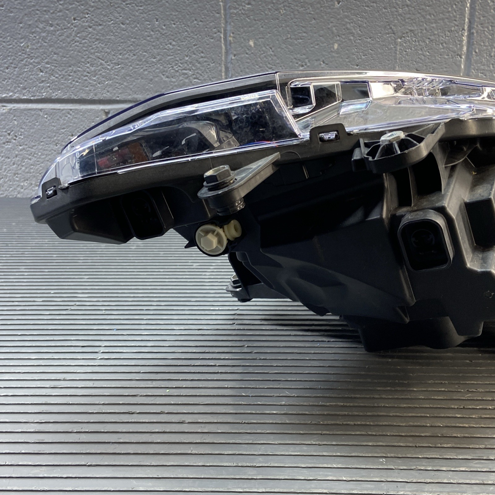 2018-2024 Ferrari 812 Superfast F152M Front Left Headlight 338314 OEM *NOTE*