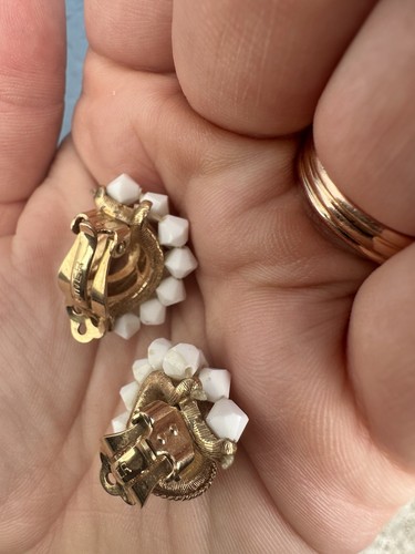 Pendientes Ciner Vintage Clip On Oro Brillante Cuentas Gruesas Gruesas Firmados Años 70 - Imagen 4 de 5