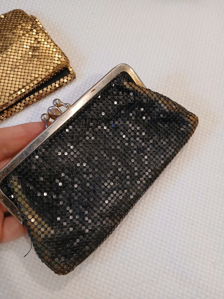 Cartera clutch negra vintage de 2 piezas Whiting And Davis dorada de malla plegable Foto 4 de 4