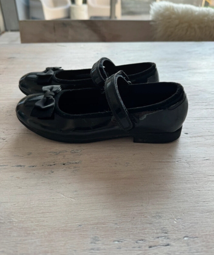 Girls Patent Leather Uk 2.5 G Clarks Black School Shoes With Bow Vgc eBay