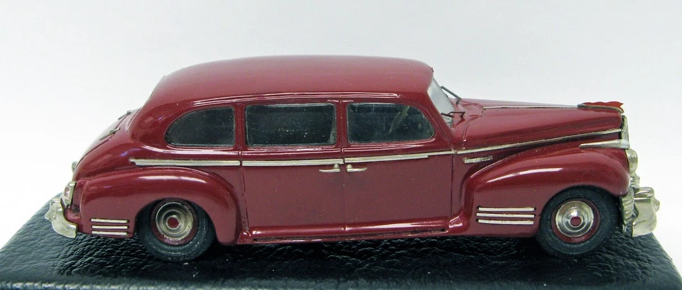 Limusina ZIS-110 1949 de resina hecha a mano granate 1/43 hecha en Rusia casi nueva Foto 2 de 4