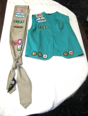 GIRL SCOUT VEST and SASH with PINS and BADGES   SIZE MED. REG. JR. VEST