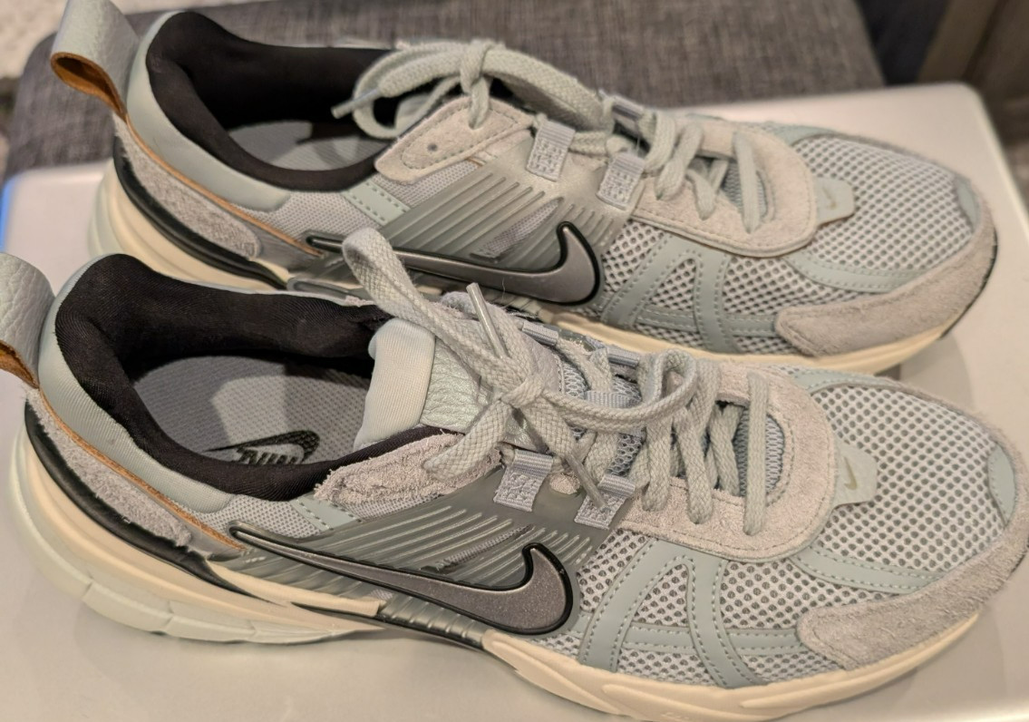 Nike V2K Run Summit White Metallic Silver HJ4497-100 Mens New Size 11 NEW