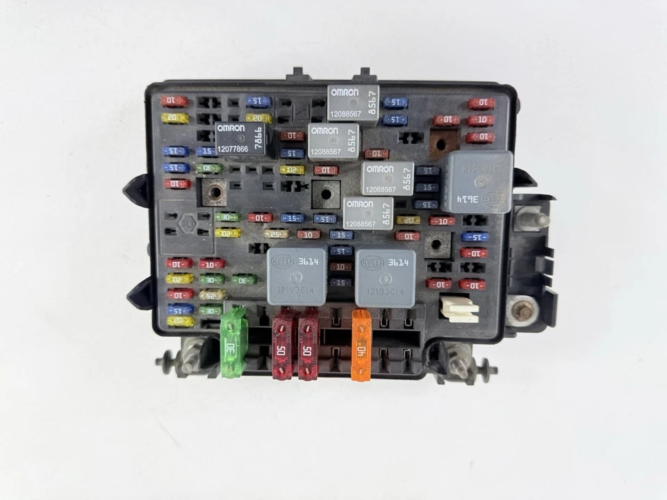 2000-2002 Chevy Silverado Sierra Fuse Box Junction Block 15328806-05 OEM - Image 3 of 4