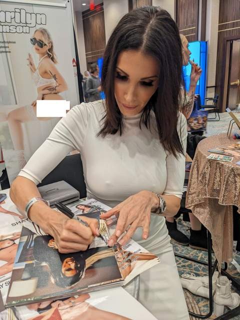 Shay Sights signed model 8x10 Photo -PROOF- -CERTIFICATE- (A0014) | eBay