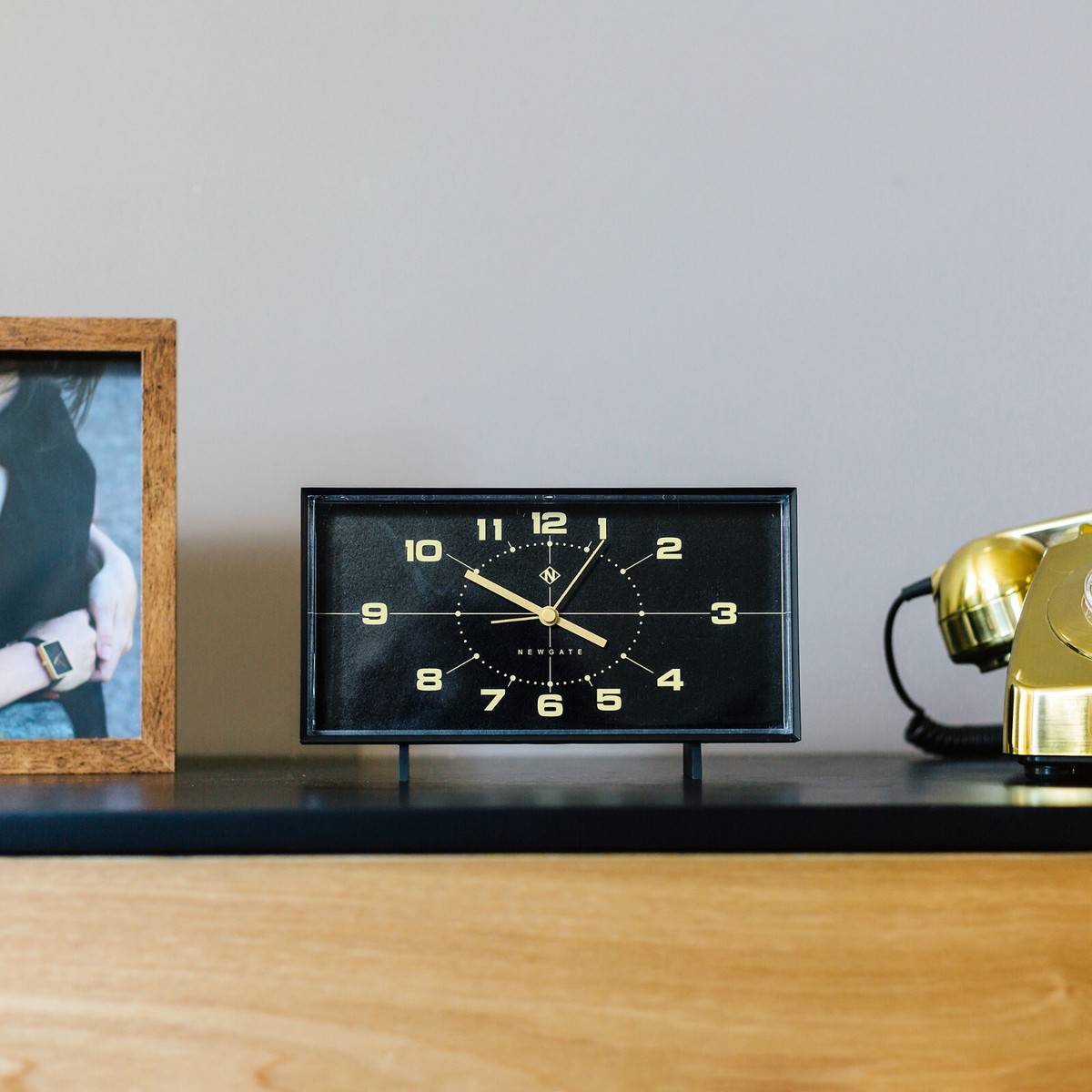 インテリア時計 Newgate Wideboy Alarm Clock Newgate® - Wideboy Alarm Clock - Black Retro Matching Arabic Dial
