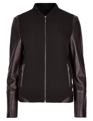 per una leather jacket