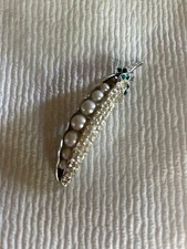 WEISS PEA POD PEAPOD BROOCH Vintage Signed