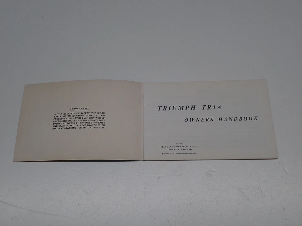 TRIUMPH TR 4 A OWNER'S HANDBOOK USO E MANUTENZIONE 1966 - Immagine 2 di 4