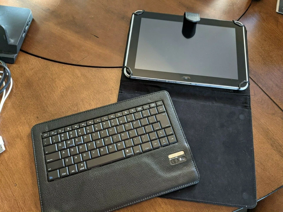 HP ElitePad 900 32GB, Wi-Fi, 10.1in - Black - Image 2 of 4